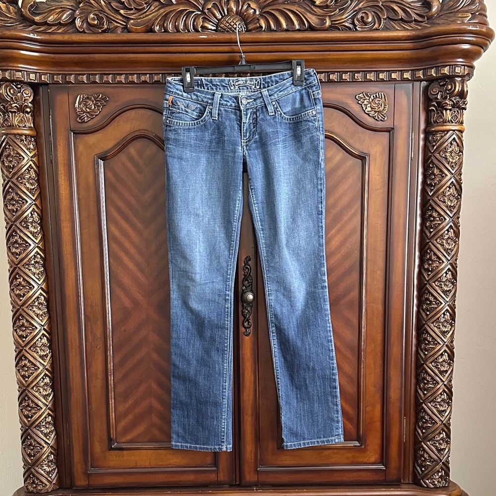 Classic Women’s Marylin straight leg mid-rise Robin’s Jean